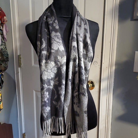 Sutton Studio Gray Patterned Scarf - Picture 3 of 6